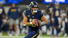 Justin Herbert throws 3 touchdowns as Chargers dominate Vikings to get back in win column