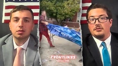Un profesor asistente de la Universidad Illinois es despedido tras intentar volcar dos veces la mesa de TPUSA en un enfrentamiento viral.