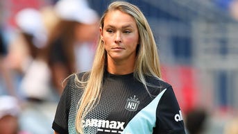 Eagles legend's wife reveals what Cowboys fans will get in their trick-or-treat bags - Fox News