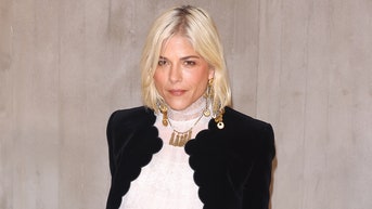 Actress Selma Blair faces assault charge after allegedly attacking flight crew - Fox News