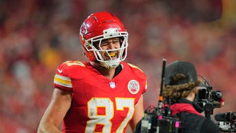 Travis Kelce honors Taylor Swift with special end zone tribute after historic score - Fox News