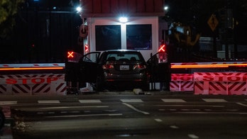 Car rams into White House barricade, suspect arrested: officials