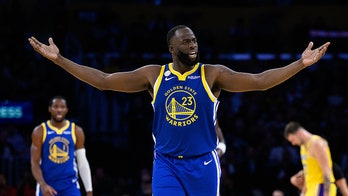 Draymond Green gets called for technical foul from bench less than 7 minutes into NBA season