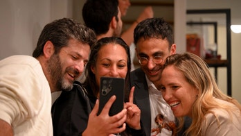 Trump praised during phone call with hostage families after Hamas agrees to peace plan: video