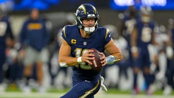 Justin Herbert throws 3 touchdowns as Chargers dominate Vikings to get back in win column