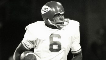Warren McVea, Super Bowl champion and pioneer football player, dead at 79