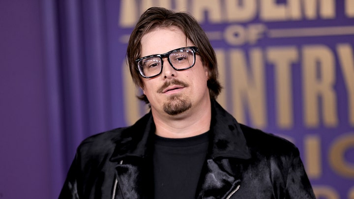 Country star HARDY helps military family with surprise reunion