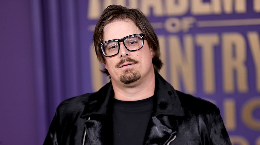 Country star HARDY helps military family with surprise reunion