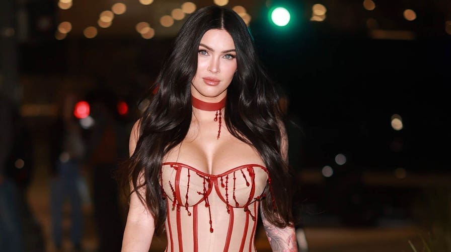 Machine Gun Kelly and Megan Fox walk the Grammy Awards red carpet together