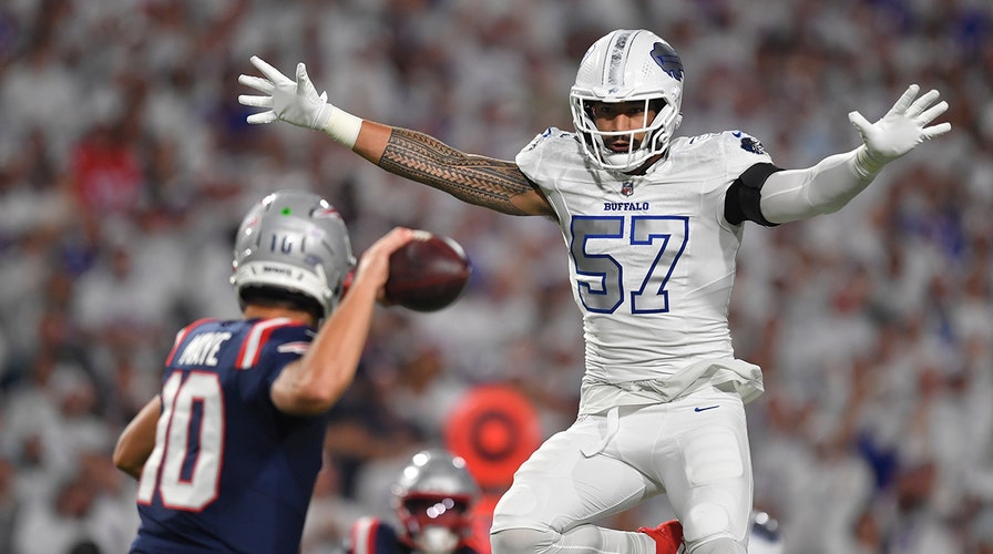 Cabinet spontaneously applauds as Trump signs Columbus Day proclamation, declaring, 'We're back, Italians'