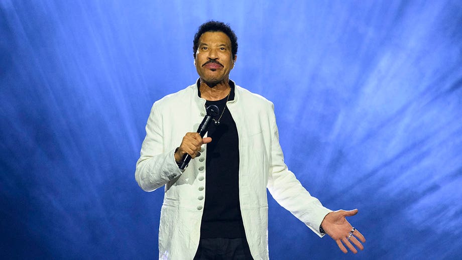 Lionel Richie abruptly cuts concert short after falling ill during opening night of tour