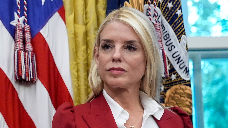 Pam Bondi says Trump 'absolutely' has authority to invoke Insurrection Act to curb Chicago crime