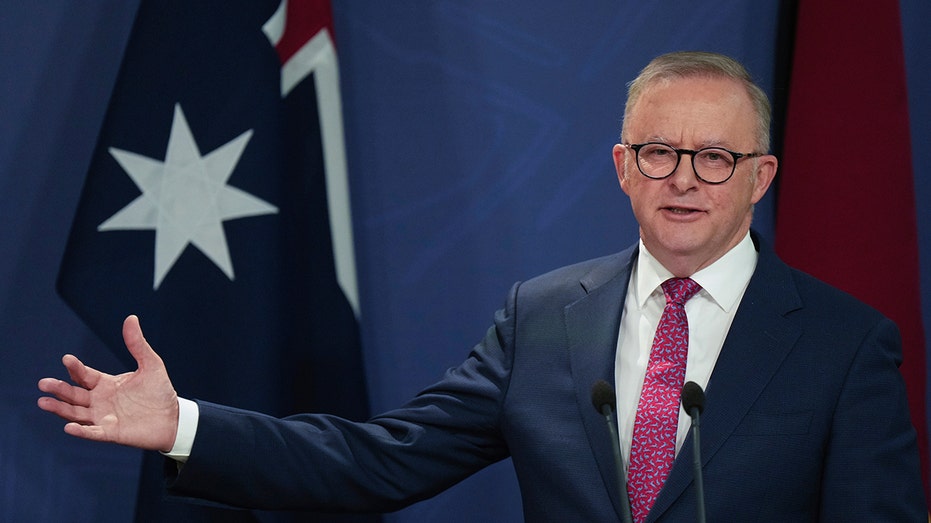Australian prime minister's plane makes emergency landing in St. Louis after leaving Washington
