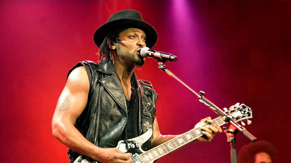 Grammy-winning singer D'Angelo dead at 51