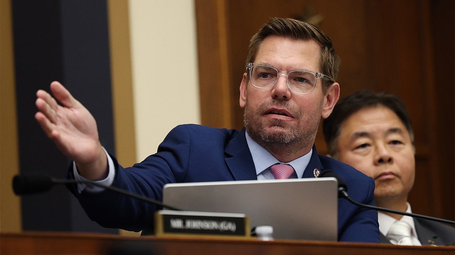 Swalwell mocked for demanding 2028 Democrats pledge to demolish Trump's ballroom