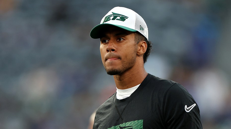 Jets owner accused of making 'slick comments' to quarterback about injury that forced him to retire