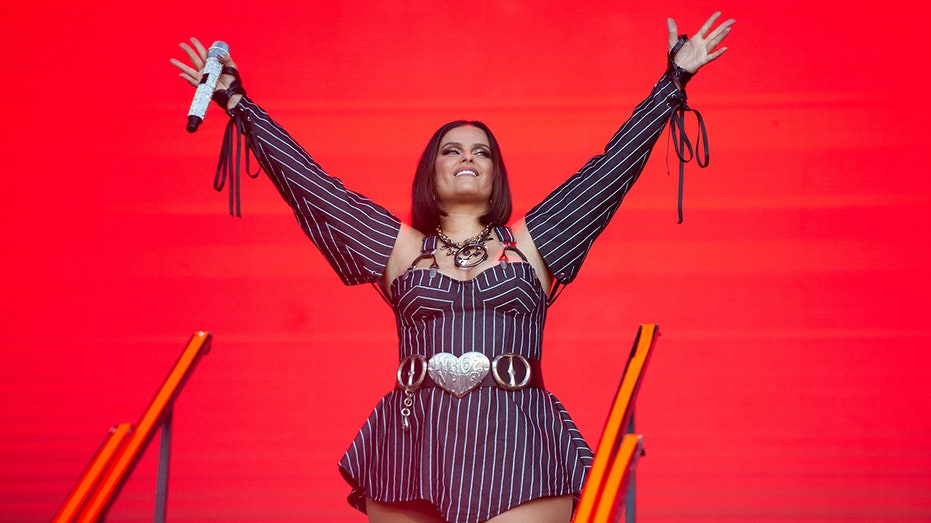 Grammy winner Nelly Furtado quits performing for ‘foreseeable future’ following body-shaming criticism
