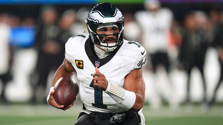 Former NFL team doctor addresses Jalen Hurts' blood clot as QB's season hinges on one key word