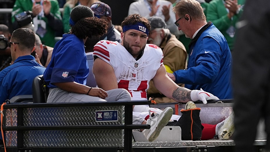 Giants' Cam Skattebo suffers gruesome ankle injury vs Eagles