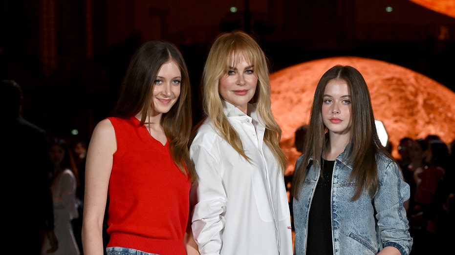 Nicole Kidman debuts striking new look with daughters after Keith Urban split