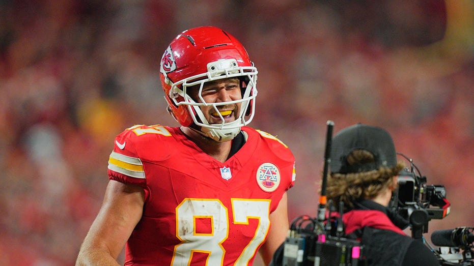 Travis Kelce mimics Taylor Swift music video choreography after scoring historic touchdown