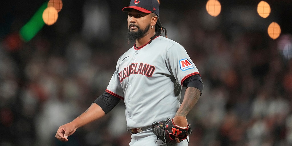 Emmanuel Clase, pitcher de los Guardians, arrestado en NY por escándalo de apuestas.