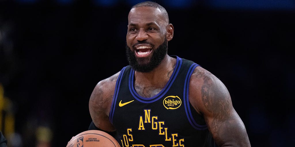 nba-lakers-lebron-james-111925