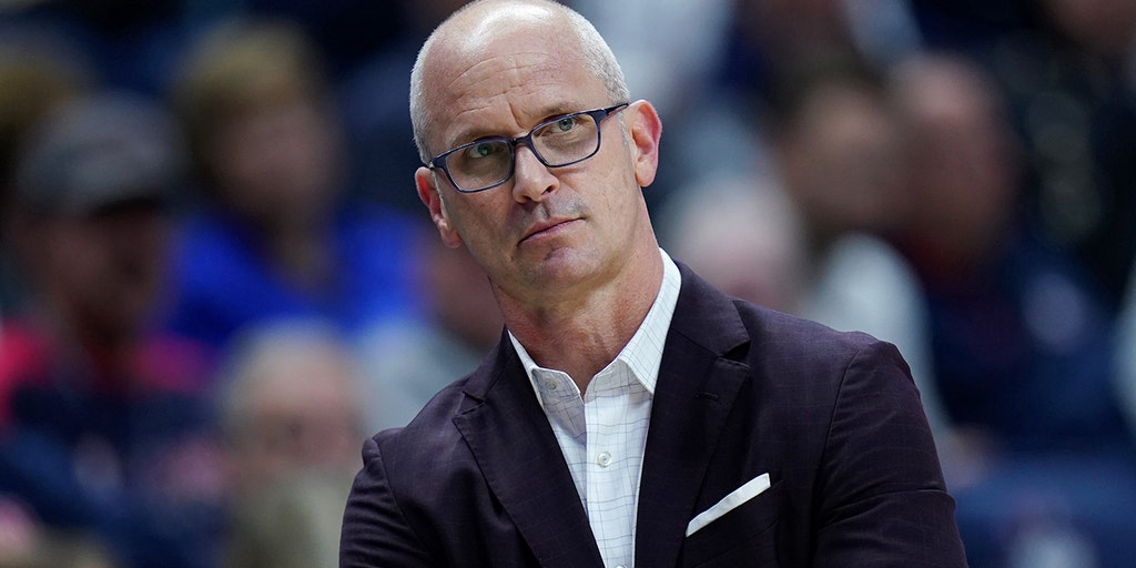 UConn coach Dan Hurley rips up stat sheet, says team 'f---ing blew a  chance' to beat Arizona after loss