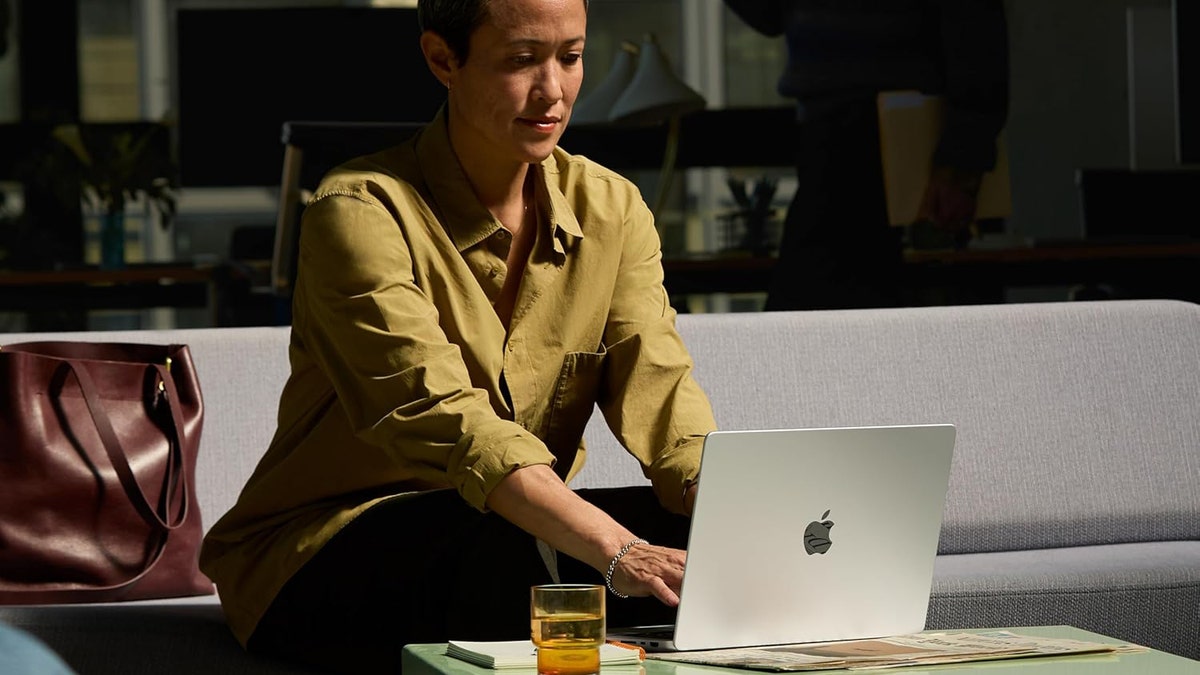 A fast, long-lasting laptop that has AI features.