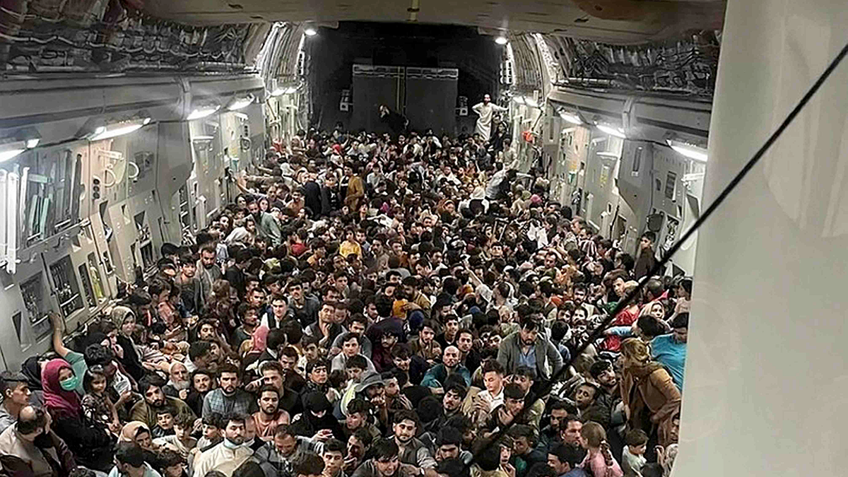 Evacuación afgana en avión