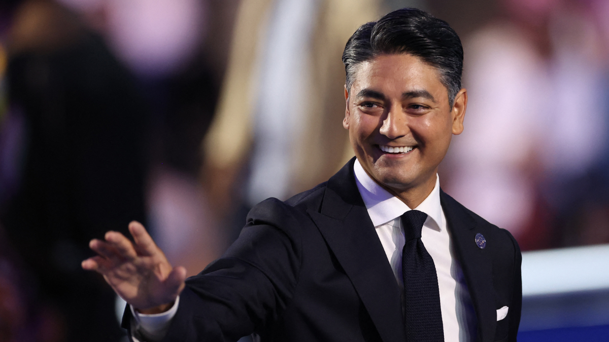 Cincinnati Ohio Mayor Aftab Pureval waves at the DNC.
