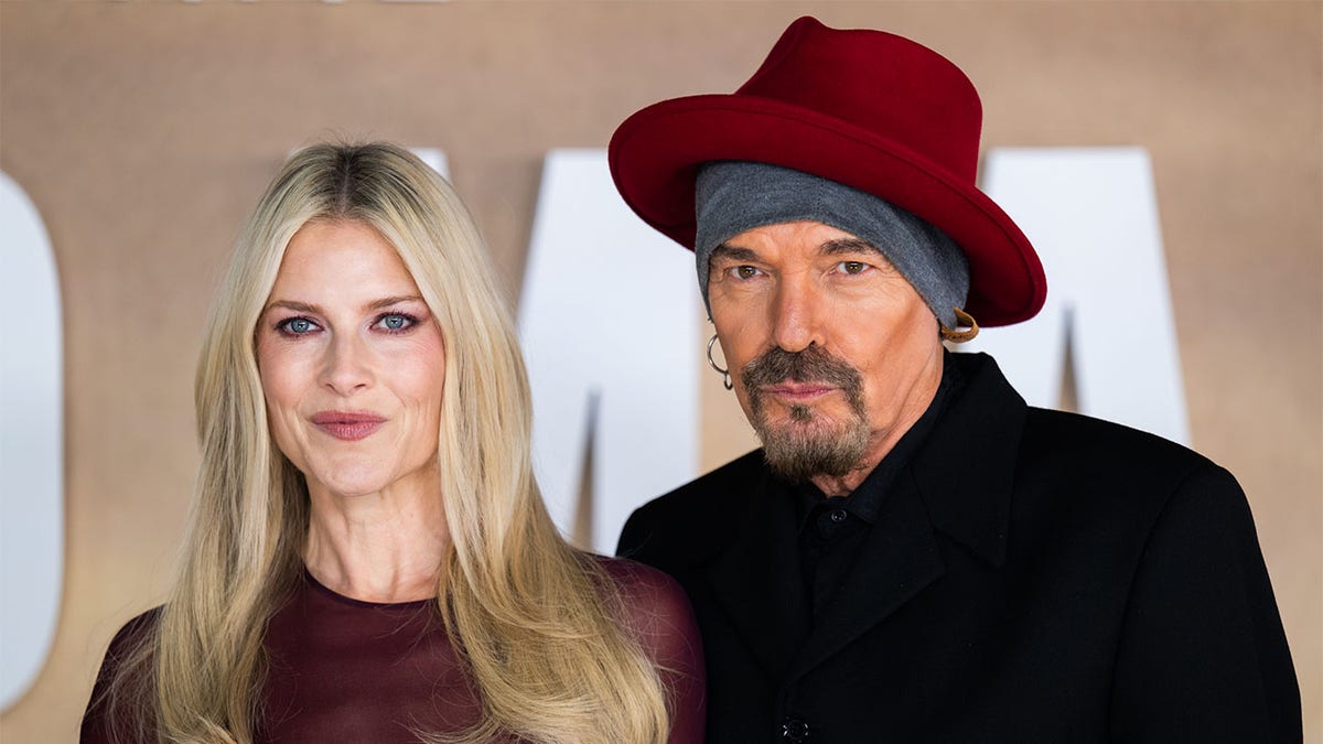 Ali Larter and Billy Bob Thornton in the photo