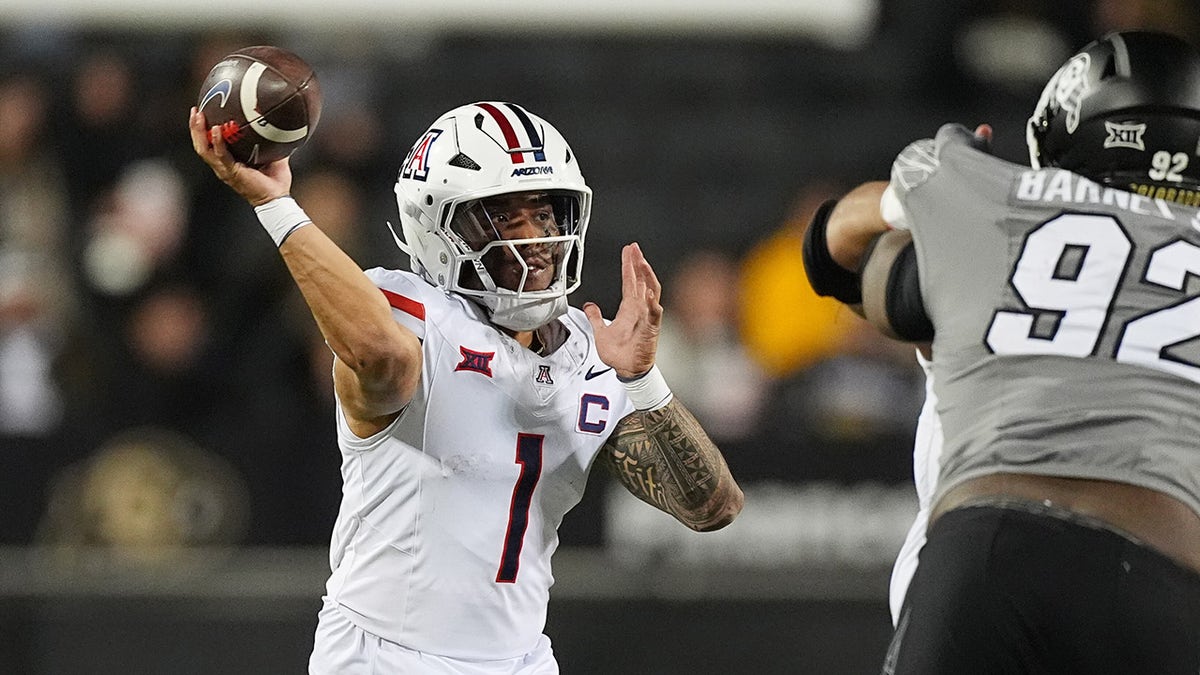 Noah Fifita throws the ball