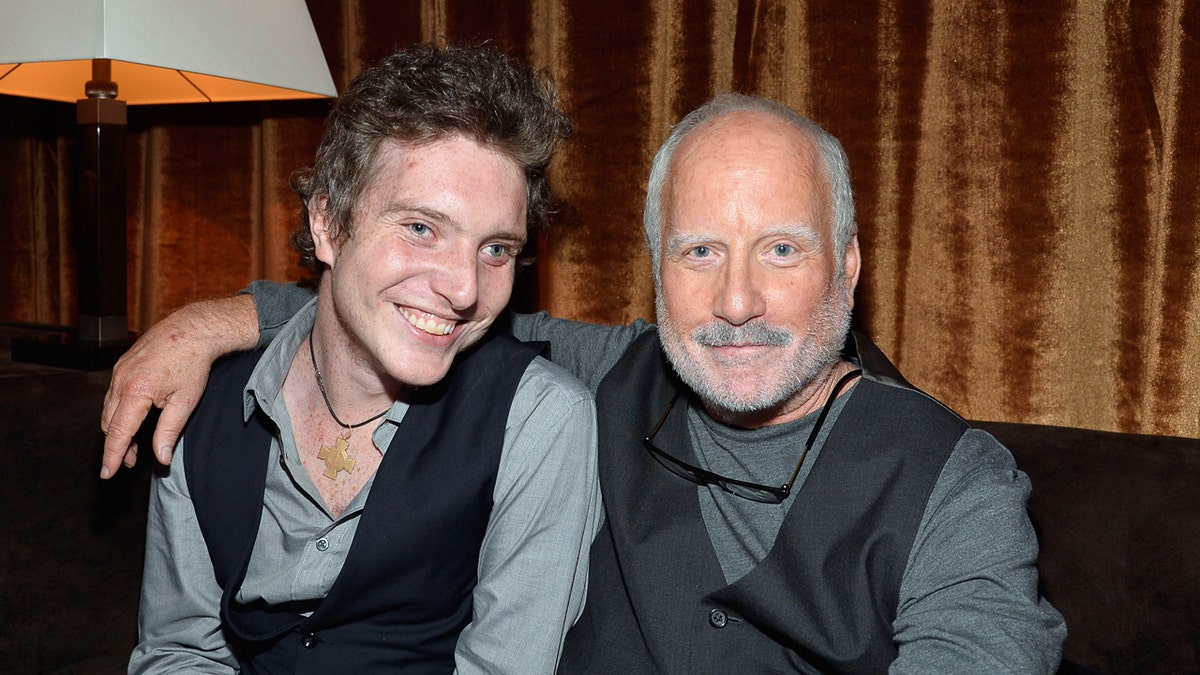 Richard Dreyfuss puts his arm around his son Ben