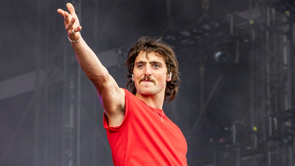 Benson Boone on stage