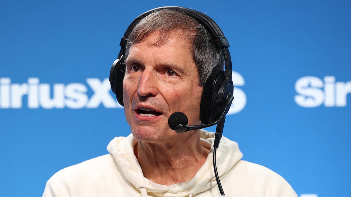 Bernie Kosar durante uma entrevista de rádio