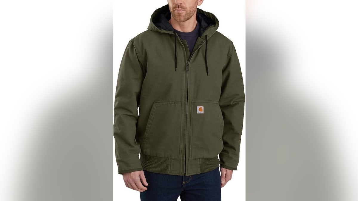 Built for tough jobs, this duck jacket is warm and water-repellent.