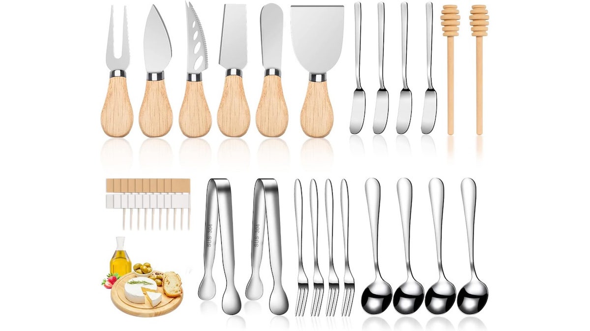 This set includes everything you need to serve your guests delicious snacks.