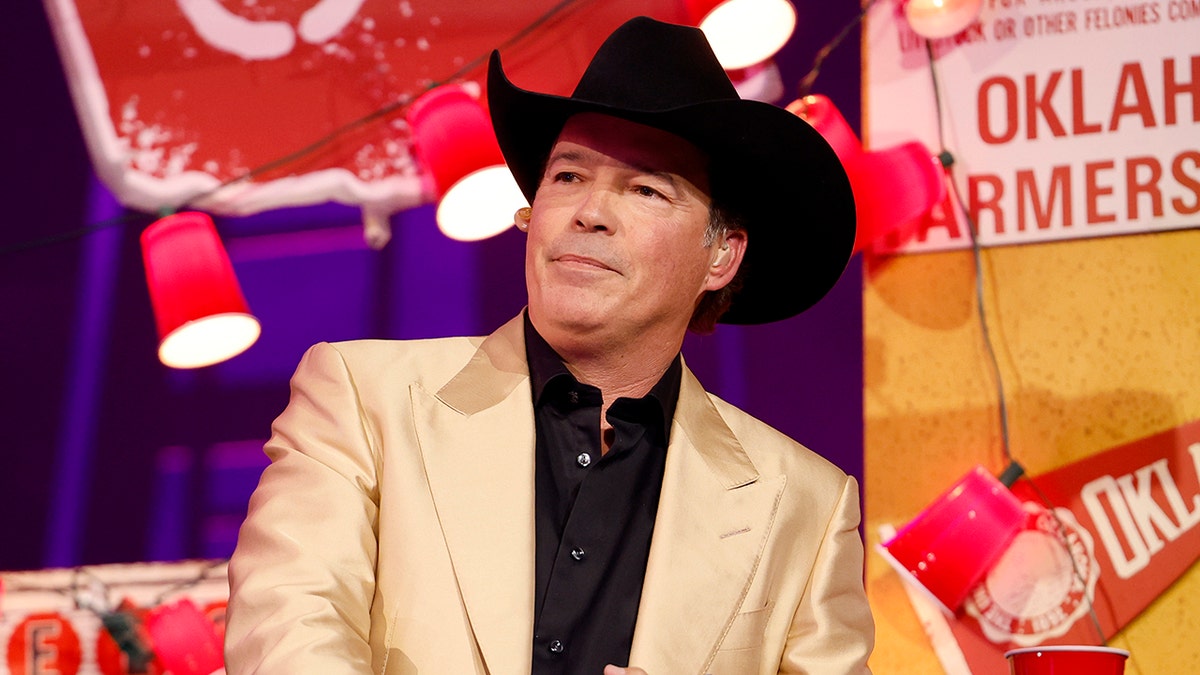 Country singer Clay Walker admits to worsening MS symptoms nearly 30 years after diagnosis at george magazine