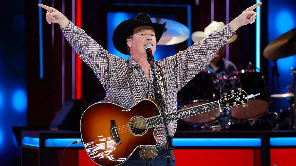 Country singer Clay Walker admits to worsening MS symptoms nearly 30 years after diagnosis at george magazine