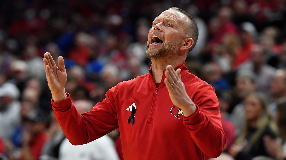 Pat Kelsey calls plays from the sideline