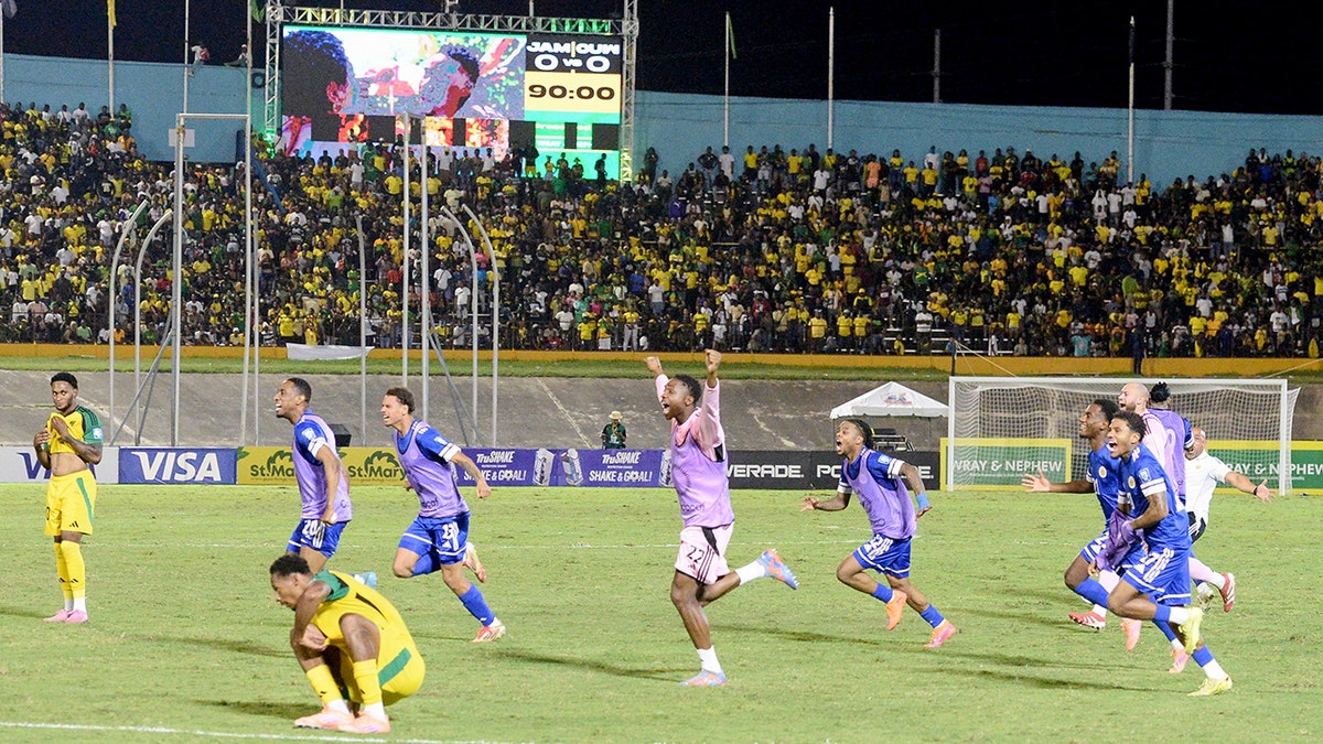 কুরাকাও খেলোয়াড়রা উদযাপন করছে