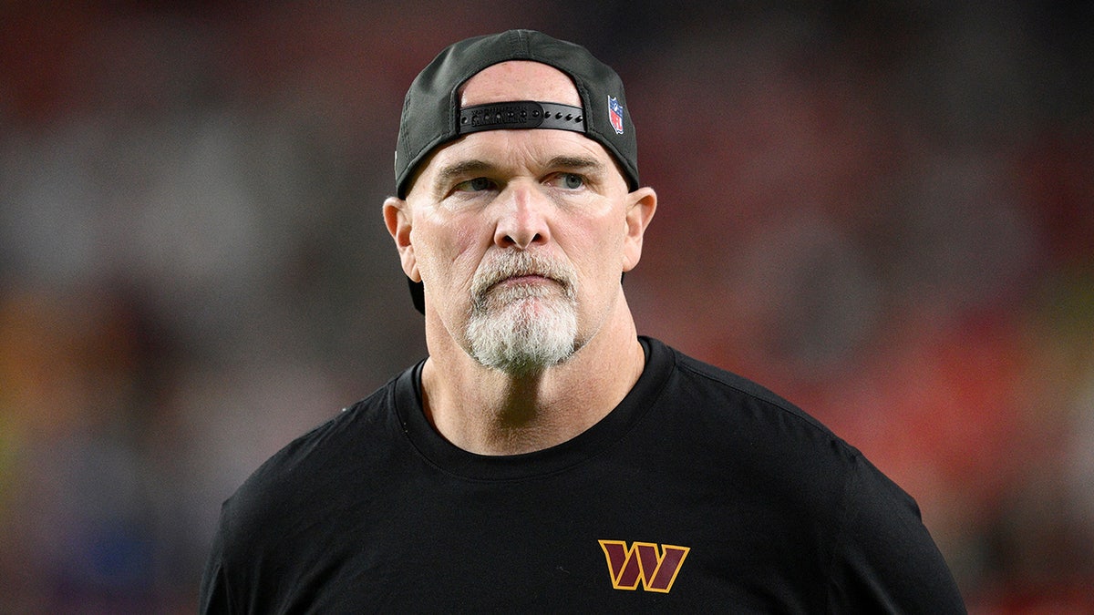 Dan Quinn on the sidelines