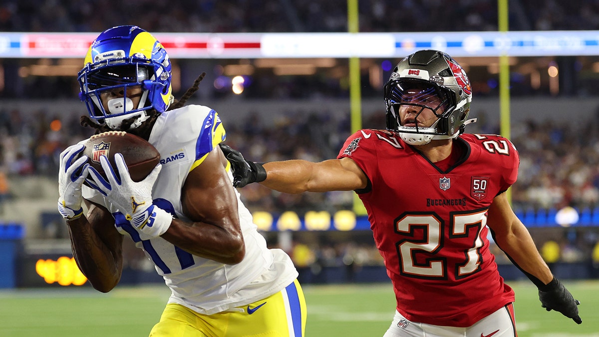 Davante Adams secures touchdown 