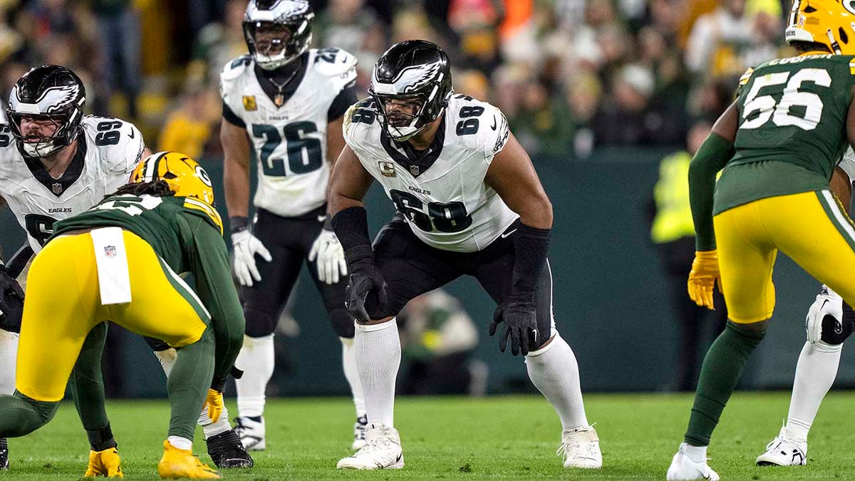 Jordan Mailata lines up
