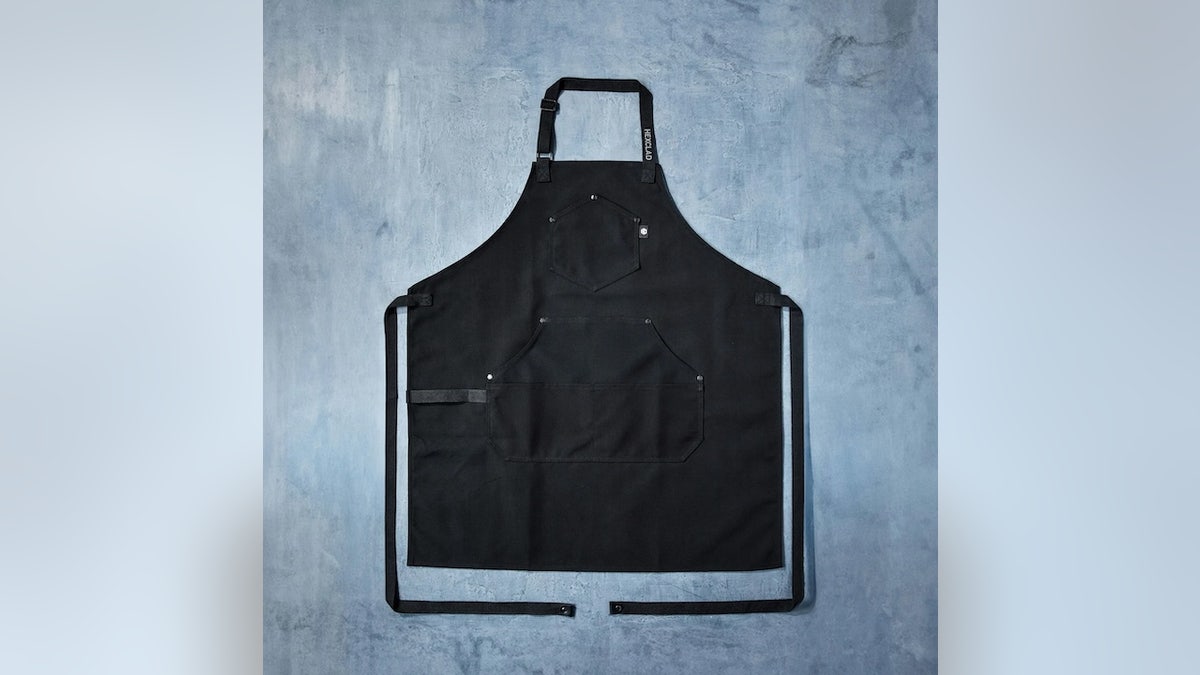 Choose from more than a dozen apron colors and patterns. 