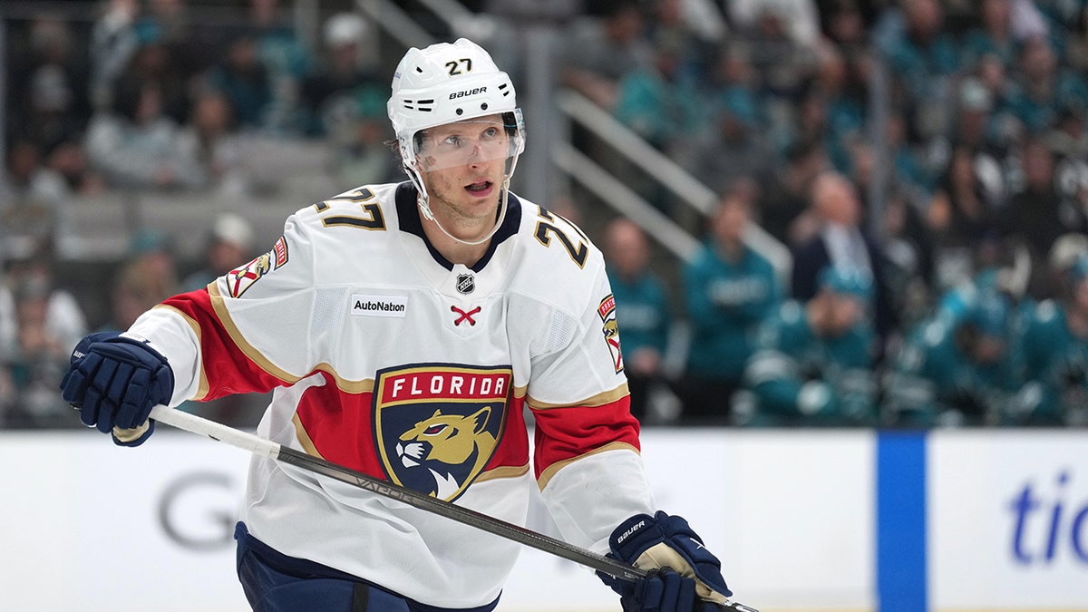 Eetu Luostarinen skating