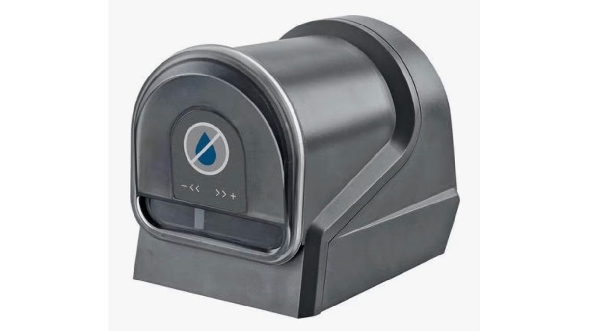 Pet owners (and their furry friends) will love these Black Friday deals – litter boxes, cute mugs and more  at george magazine