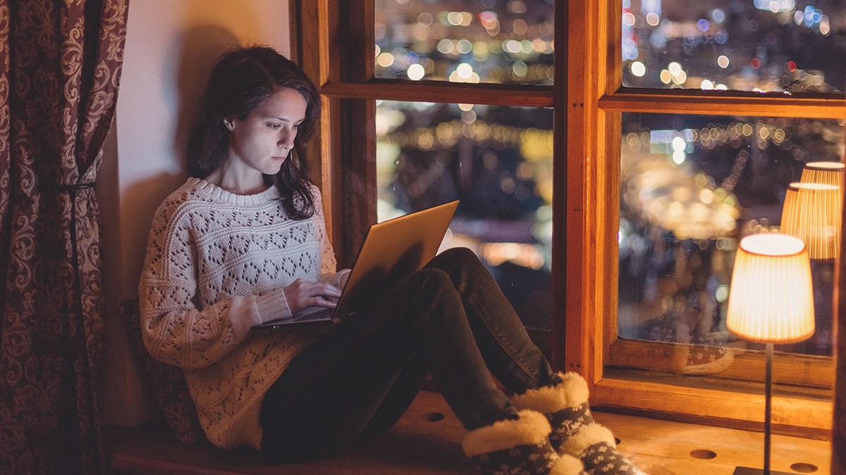 Communal dining makes Gen Z comeback, but older guests push back on 'chaotic' trend  at george magazine