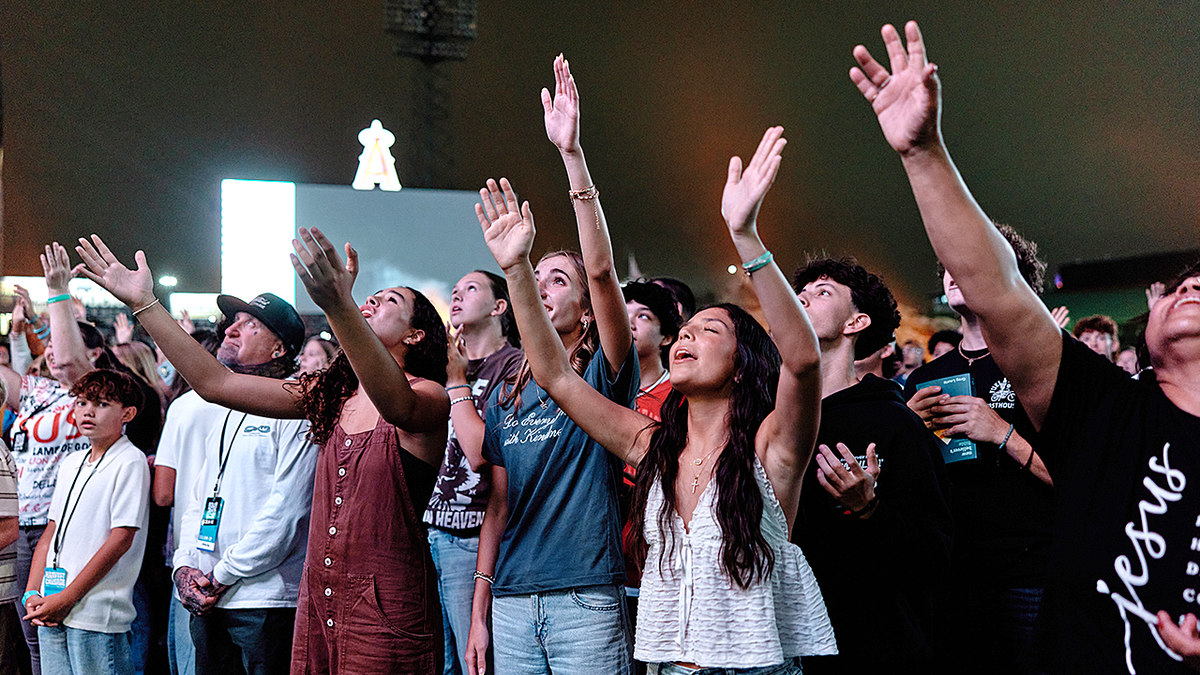 Harvesting the Stumbling Crowd Serves